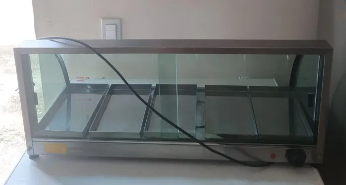 Vende - se estufa para salgados 5 bandejas.