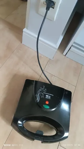 Sanduicheira Grill Easy Funcionando