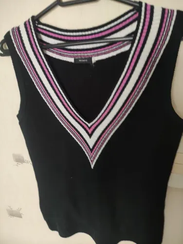 REQUEST BLUSA LINHA TAM M -44/46 40,00<br>Altura 61cm<br>Largura até 55cm<br>Preta