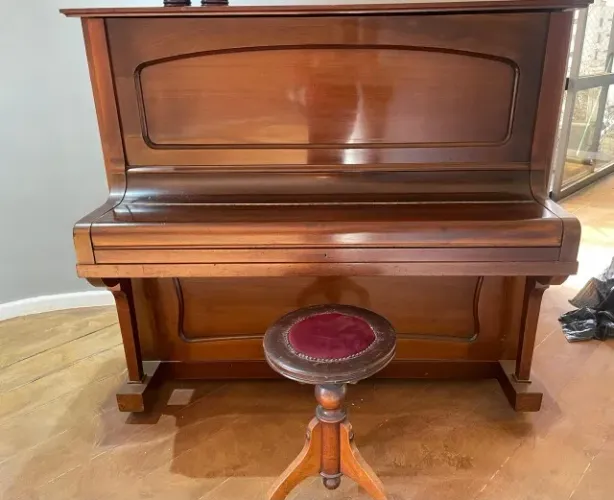 Piano Vertical Nardelli + Banqueta