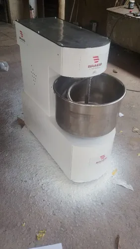 Masseira aspiral 25 kilos de massa pronta tacho de inox 2 velocidades Braesi