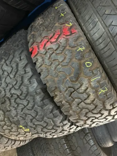  Pneu 265/70/17 BF Goodrich de 85 % vida útil