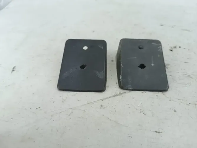 Par de acabamento dos amortecedores traseiros VW Parati 87-96 Quadrada (C/Detalhes) 