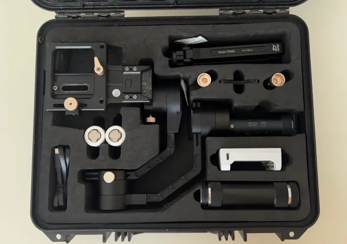 Gimbal Profissional Zhiyun Crane Plus - Completo na Maleta Original