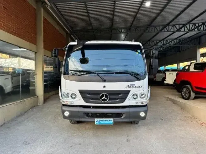 M. Benz 1017 CE - 0km