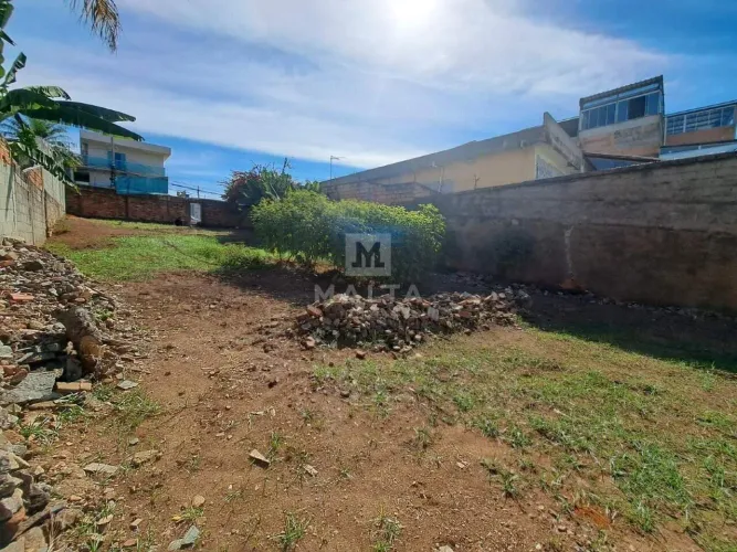 Lote à venda no Bairro Tirol na Região do Barreiro .