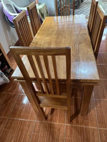 Mesa de Jantar de Madeira Maciça