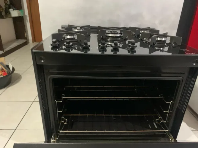 Fogão 5 Bocas Preto com Forno Elétrico