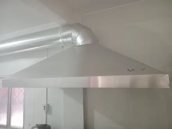 Coifa Industrial em Inox com Exaustor e Duto - Exaustão Completa para Cozinha