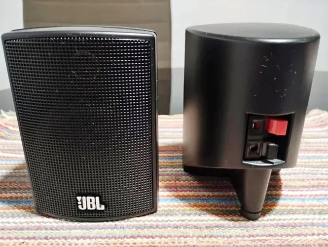 Par de caixas satélites passivas JBL 145SAT