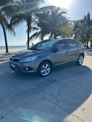 Vende-se Focus 1.6 Pouco Rodado 