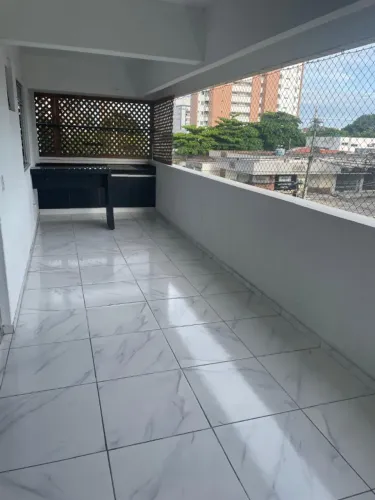 Apto em condomínio com três suítes na Aldeota- 200m² 