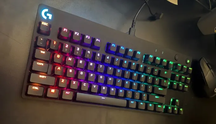 Teclado Gamer Mecânico Logitech G Pro