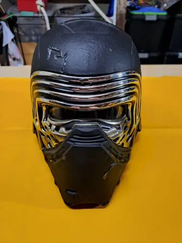 Hasbro Star Wars The Black Series KYLO REN Voice Changer Helmet 