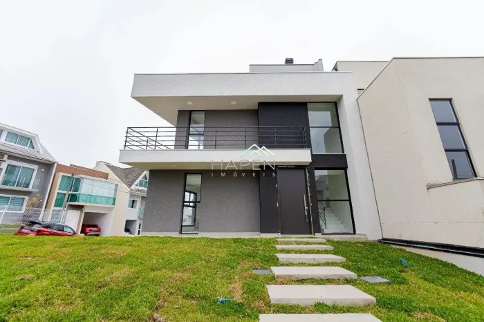 Casa nova em condomínio fechado.