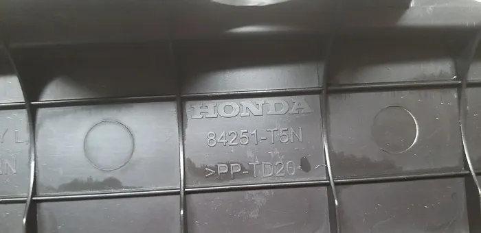 Soleira Porta Dianteira Esquerda Honda Fit 15/19 84251t5n (usado)