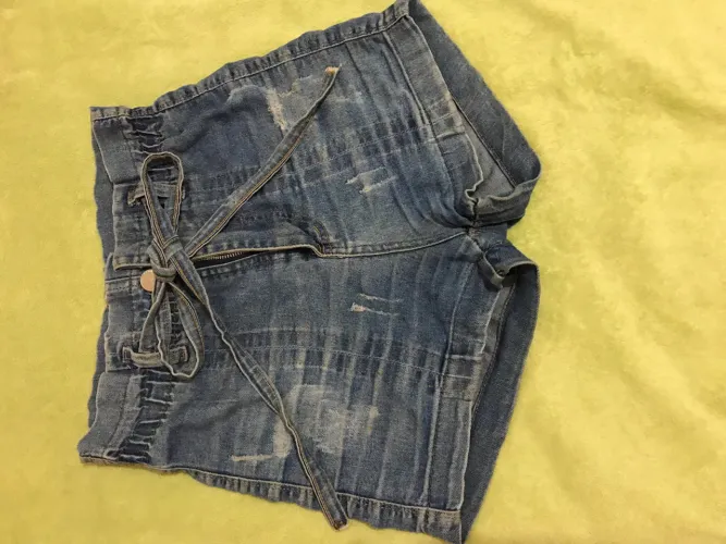 Short jeans