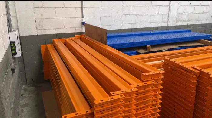 Estruturas Metálicas Laranja para Armazenagem