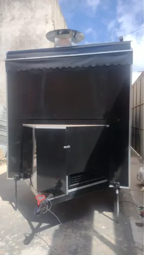 Trailer Foodtruck 2x3m - Preto - Com coifa - documentado - com energia - pronto para rodar