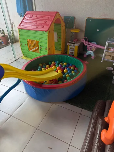 Piscina de bolinhas acolchoada