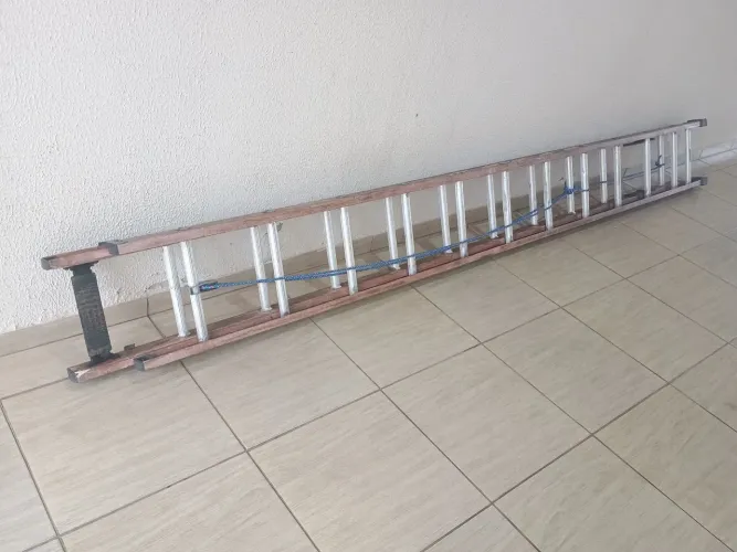 Escada 6 metros de fibra e alumínio. 
