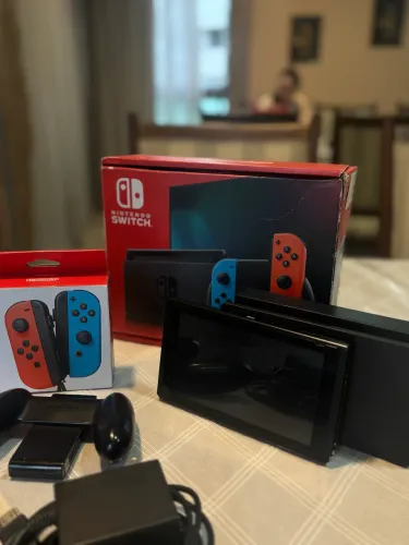 Nintendo Switch V1 - excelente estado + controles Joy-Con novo na caixa + cartão 256 GB