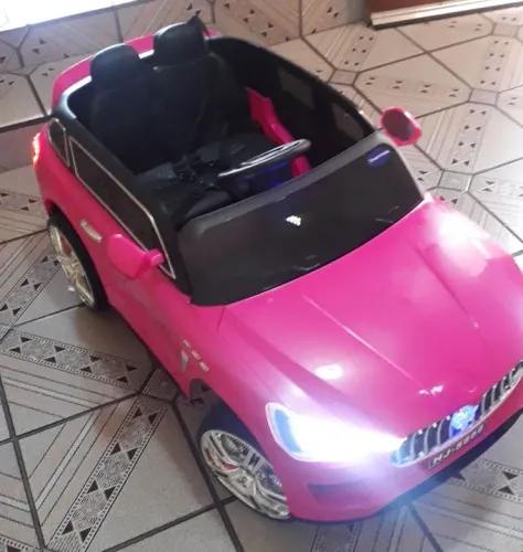 Carrinho Elétrico c/ Controle Remoto e Multimídia
