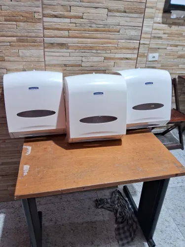 Dispensers de papel toalha Kimberly-Clark 35 reais cada
