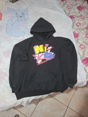 Casaco Nike tamanho G (Troco por carregador Samsung 25W preto) 
