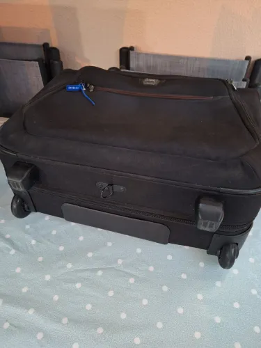 Mala de Viagem Preta com Rodinhas