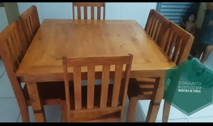 Conjunto de Mesa de Jantar Rústicos em Madeira de Pinus