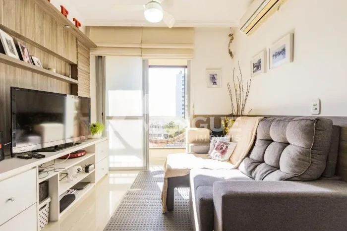 Apartamento com 2 quartos e 58m² à venda no Jardim Carvalho, Porto Alegre.