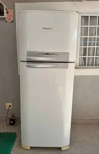 Geladeira Eletrolux 406 litros