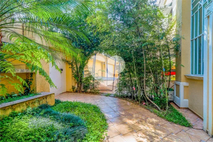 casa de vila, com portão eletrônico, 4 quartos, 8 vagas, Butantã