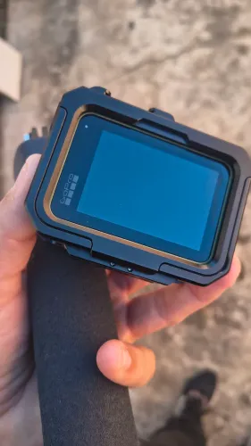 GoPro HERO 13 Edição limitada Forest Green com acessórios.