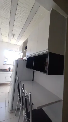 Armário de cozinha novo ,100%mdf na côr branco com nixo preto