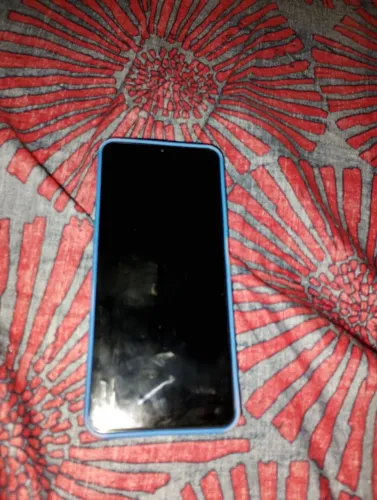 Celular semino novo com apenas seis meses de uso l.. muito conservado..POCO C 71 128 GB 4G