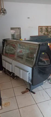 Vende-se 2 balcões refrigerado expositor de carne para açougue