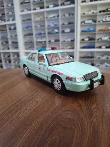 Miniatura Police Motormax 1/24 Ford Crown Victoria 2010