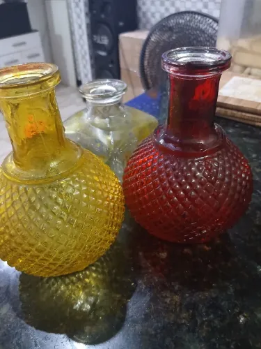 Garrafas decorativas.