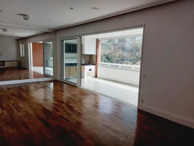 Apartamento com varanda gourmet no Itaim - 152 m2