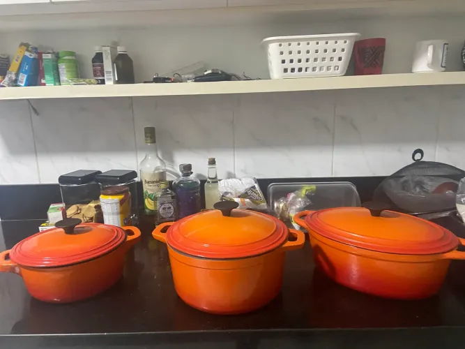 Conjunto com 3 panelas Arke de ferro fundido esmaltado/cerâmica - estilo Le Creuset -