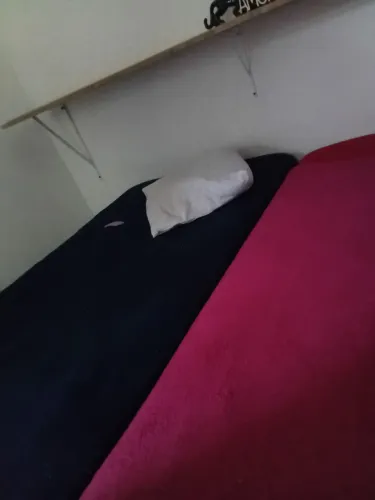 Vendo duas camas solteiro colchão novos