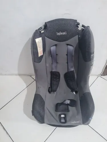 Cadeirinha infantil veicular