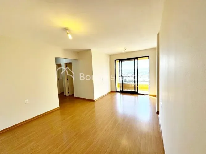 Apartamento de 3 quartos, suíte, social, living amplo, 2 vagas de garagem cobertas, sol da