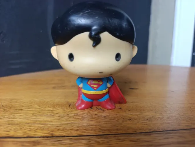 boneco colecionável do Superman da coleção Liga da Justiça do Burger King 2019