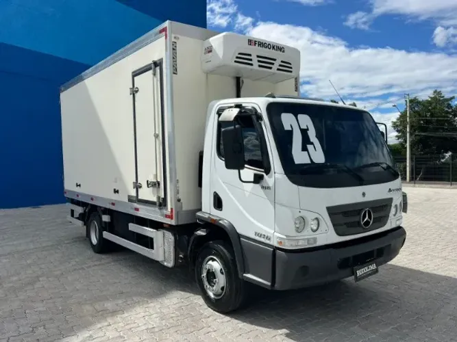 Mercedes Benz Accelo 1016 4x2 ano 2022/2023 Baú Frigorifico