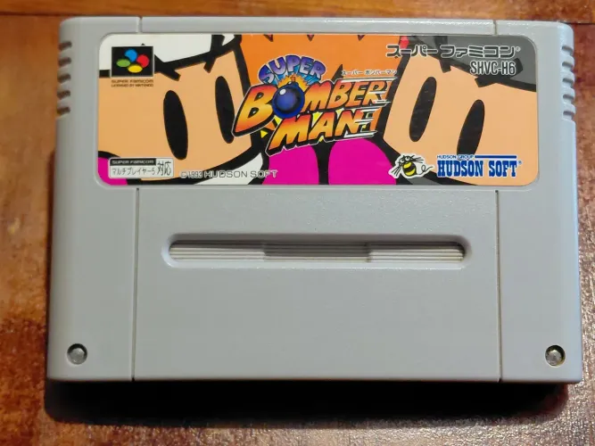 Super Bomberman 