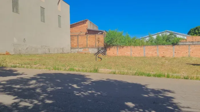 Lote à venda no Jardim Gramado