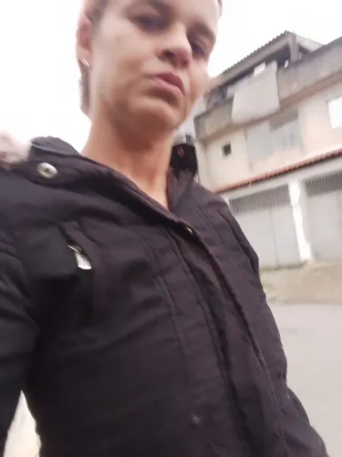 Gente quem poder ta fazendo uma vaquinha me ajudando fiquei desempregada  e tenho 3 crianc